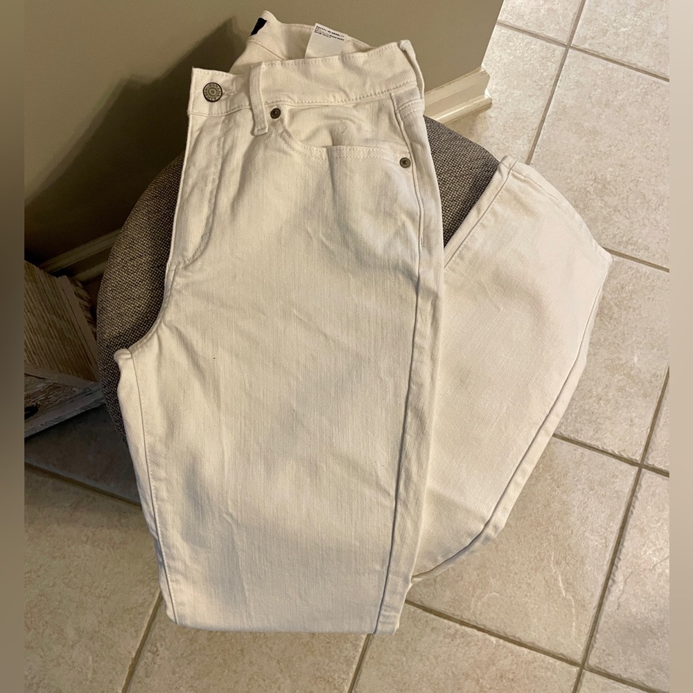 Never Worn - Banana Republic Curvy Girlfriend White Jeans - Size 4